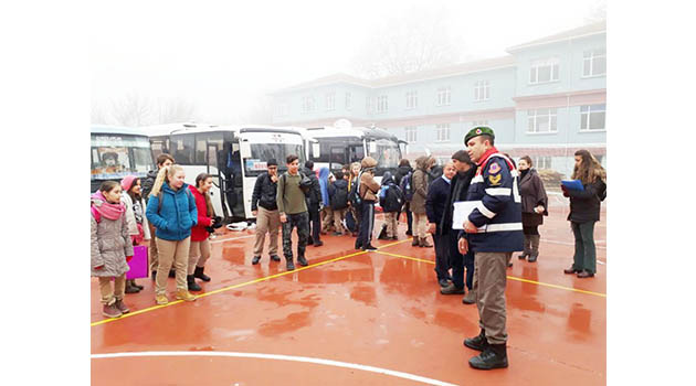 Jandarma Trafik Timleri Öğrencileri Bilgilendirdi.