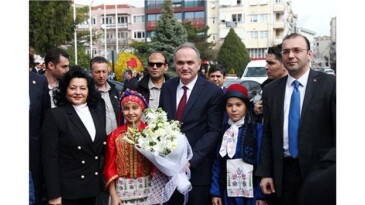 Bakan Özlü “Şehit Özüpek'in İsmi Okulda Yaşayacak”