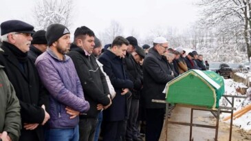 Bilecik Valisi Aygöl, vefat eden muhtarın cenazesine katıldı