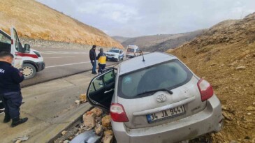 Malatya’da otomobil drenaj kanalına düştü: 3 yaralı