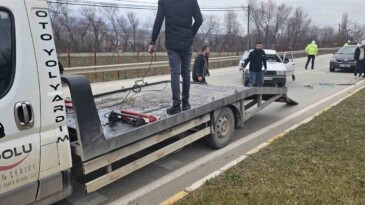 Tokat’ta takla atan otomobil vatandaşlar elleriyle çevirdi