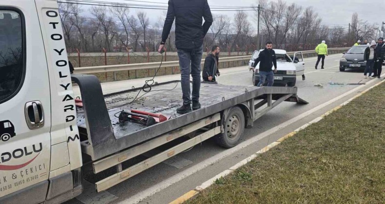 Tokat’ta takla atan otomobil vatandaşlar elleriyle çevirdi