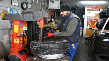 Lastikçilerde 'Kar' Yoğunluğu