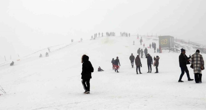 Zigana Kayak Merkezi karne tatilinde doldu taşı