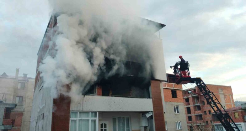 Trabzon’da apartman dairesindeki yangın korkuttu