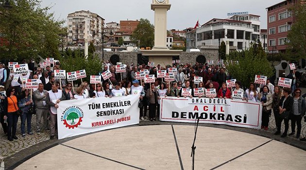 CHP, OHAL’e Karşı Oturma Eylemi Yaptı