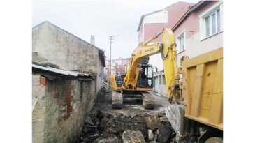 Kırklareli Belediyesi Yol Yapım Çalışmalarına Devam Ediyor.