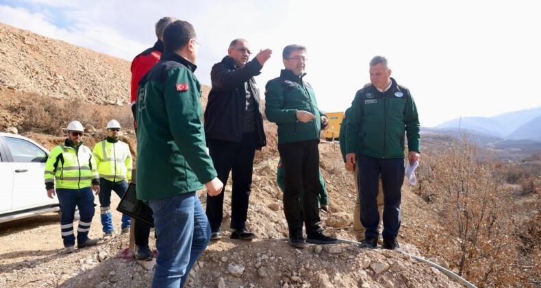 Bakan Özhaseki: “9 noktadan numune alınıyor, şu ana kadar herhangi bir zehirli atığa rastlanmadı”