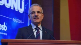 Bakan Uraloğlu: “Günlük internet kullanım süresi, dünyada 6 saat 40 dakika iken ülkemizde bu rakam 6 saat 50 dakika”