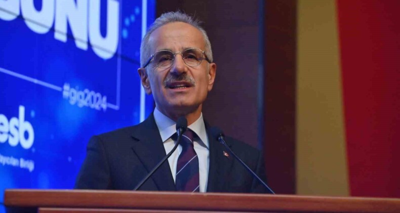 Bakan Uraloğlu: “Günlük internet kullanım süresi, dünyada 6 saat 40 dakika iken ülkemizde bu rakam 6 saat 50 dakika”