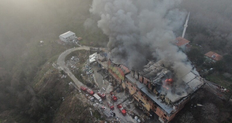 Beykoz’da fabrika yangını: Ekiplerin yangına müdahalesi sürüyor