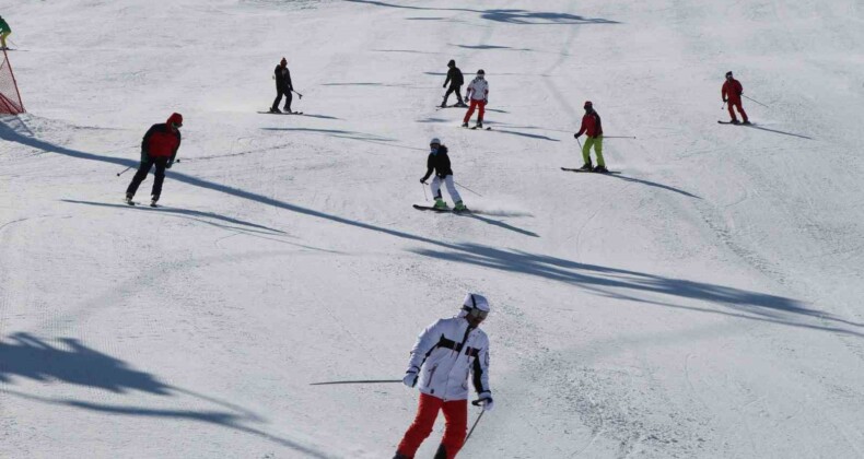 Hesarek Kayak Merkezi’ni 3 hafta içinde 25 bin kişi ziyaret etti