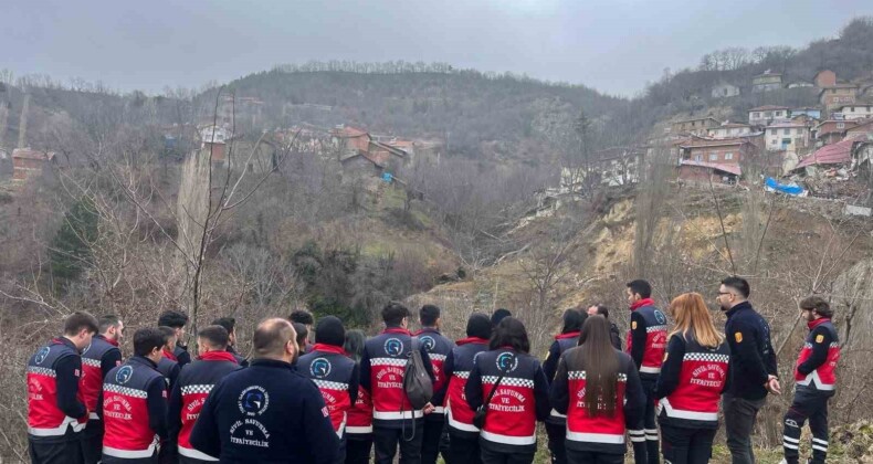 Heyelanın olduğu bölgede afet dersi işlediler