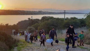 İzmir açıklarında düzensiz göçmen yoğunluğu