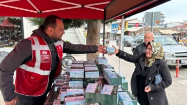 Altınordu’da vatandaşlara kandil simidi ikramı