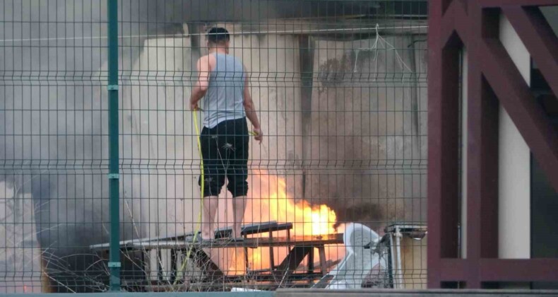 Kartal’da İBB’ye ait lojmanda işçilerin kaldığı konteyner alev alev yandı