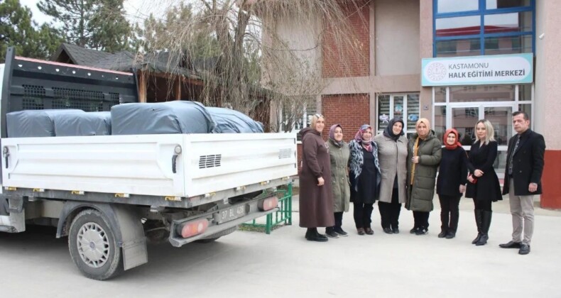 Kastamonulu kadınların Gazze için ördüğü giysi ve battaniyeler Filistin’e gönderildi