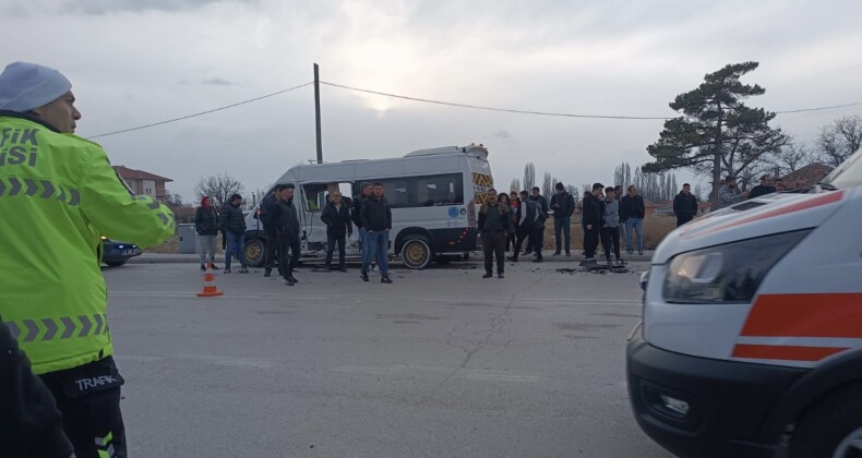 Konya’da öğrenci servisi ile kamyonet çarpıştı: 11 yaralı