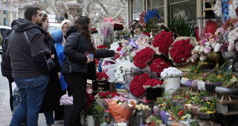 (Özel) Sevgililer Günü’nde çiçek almak isteyen aşıklar 1000 lirayı gözden çıkaracak