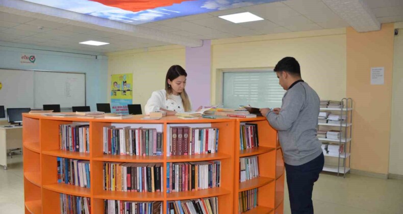 Uludereli öğrenciler şehit polisin isminin verildiği kütüphanede sınavlara hazırlanıyor