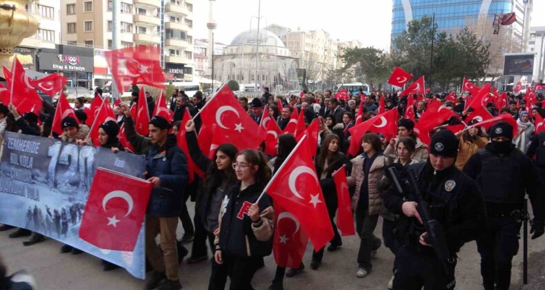 Van’da “120 kahraman çocuk” anısına yürüyüş düzenlendi