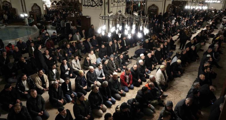 Miraç Kandili’nde Ulu Camii doldu taştı