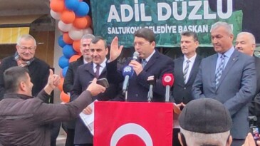 Adalet Bakanı Tunç’a engelli gençten “Binali Yıldırım” sürprizi