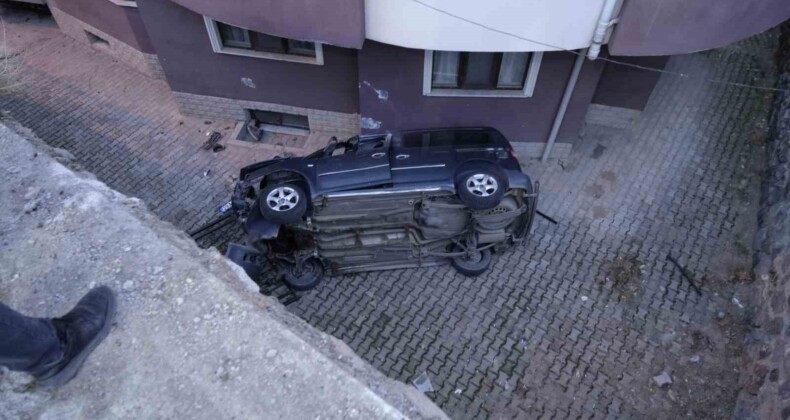 Gümüşhane’de el freni çekilmeyen cip 10 metrelik duvardan uçtu, sürücü son anda kurtuldu