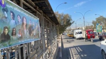 Terör örgütü PKK, Kerkük merkezine teröristlerin bulunduğu pankart astı